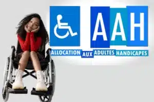 omme les autres allocations CAF ou MSA, l’AAH est versée aux établissements bancaires à terme échu, le 5 de chaque mois. Lorsque le 5 tombe un samedi, un dimanche ou un jour férié, le paiement intervient le jour ouvré le plus proche. Attention : le 5 correspond à la date du virement effectué par la CAF. Vous ne verrez donc pas nécessairement apparaître le montant de votre AAH immédiatement, les délais de versement variant d’un établissement bancaire à l’autre