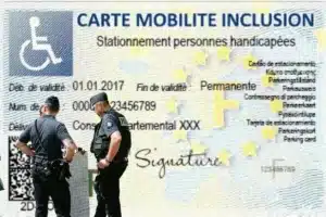 Le fichier national pour recenser les titulaires de CMI-S fait un 1er pas avec l'appel à des villes test. Il permet d'enregistrer plusieurs véhicules dans celles qui auront adopté l'appli, sans risquer l'amende pour stationnement impayé.